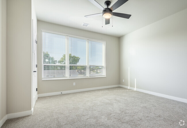 1BR, 1BA - 780SF - Bedroom - 880 N Main Apartments
