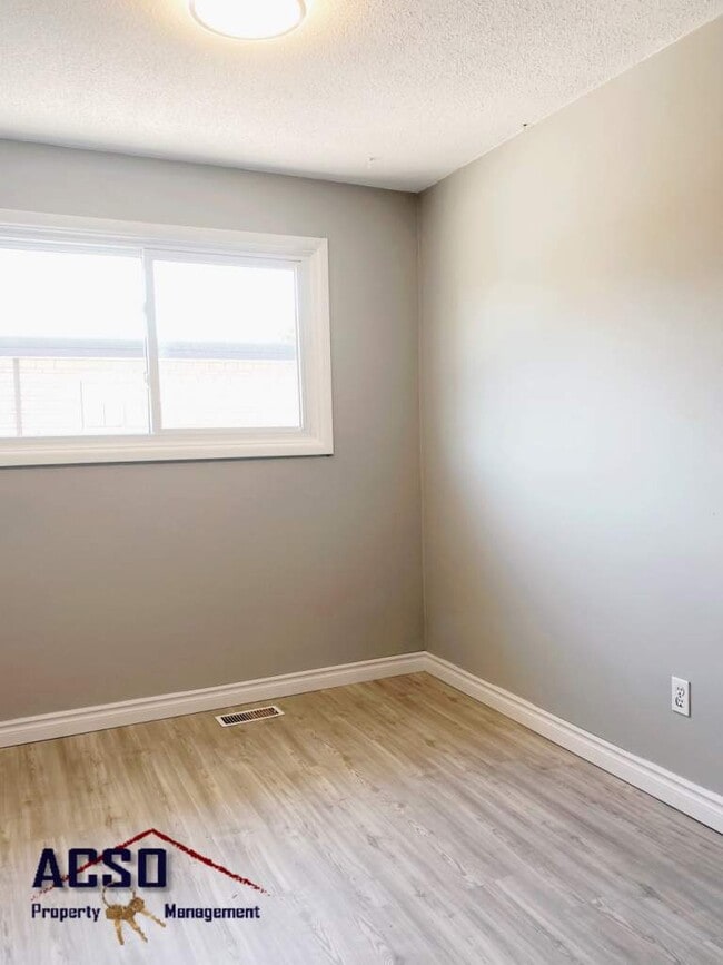 Photo - 20 Cait Av Unit 20 Cait Ave # 3