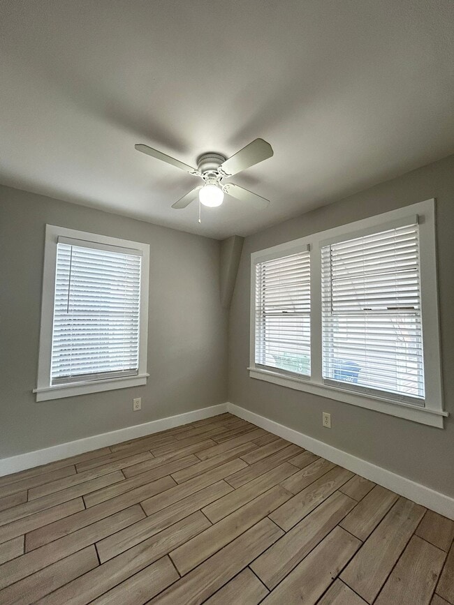 Photo - 703 E Hanlon St