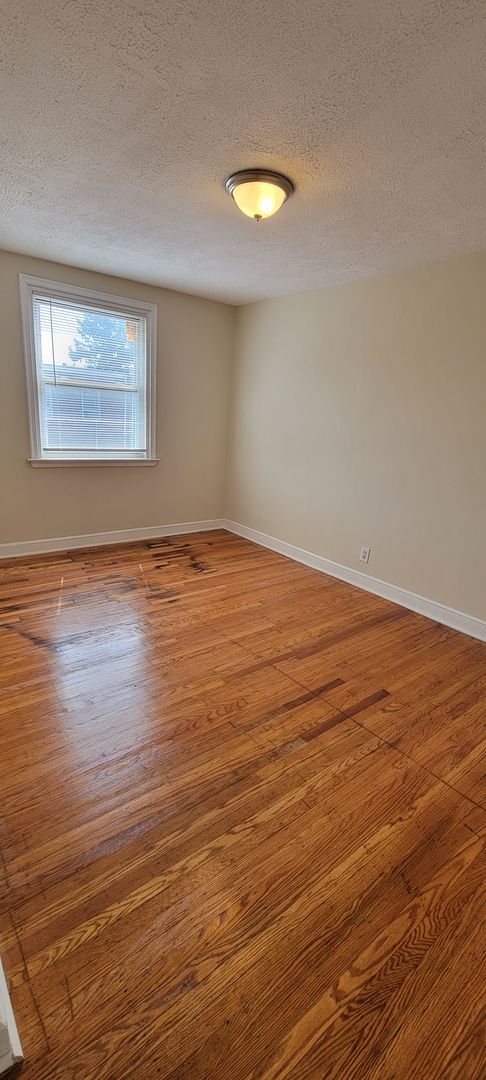 Photo - 2152 Fanshawe St