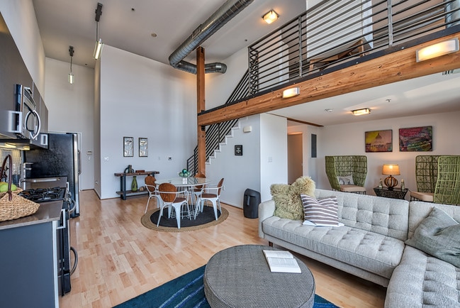 1x2 LOFT - Iron Staircase