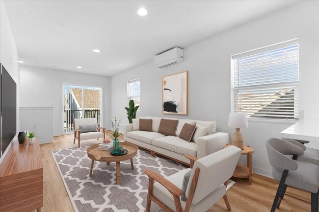 Photo - 1440 Lakepointe St