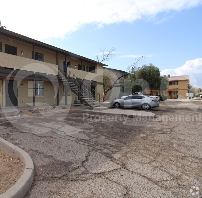 Building Photo - 729 E Hazel Dr Rental