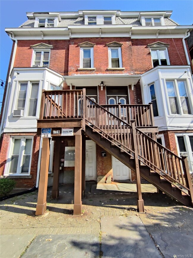 Building Photo - 219 Mill St Rental