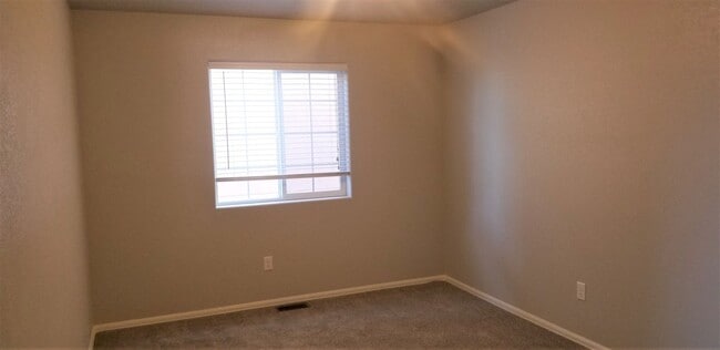 Photo - Immaculate 3 Bedroom/3 Bath Townhome Near Powers Corridor!