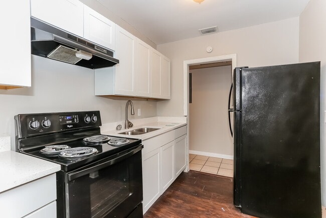 Photo - 961 Kenmore St