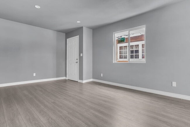 Photo - 1517 E L St Unidad .