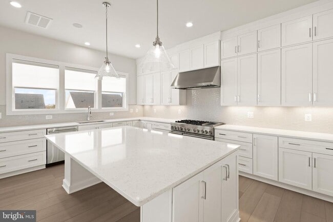 Photo - 857 N Manchester St