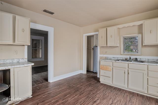 Photo - 325 Edwards St