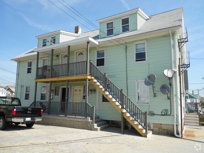 Building Photo - 78 S Bow St Unit 1st Floor Right Rental