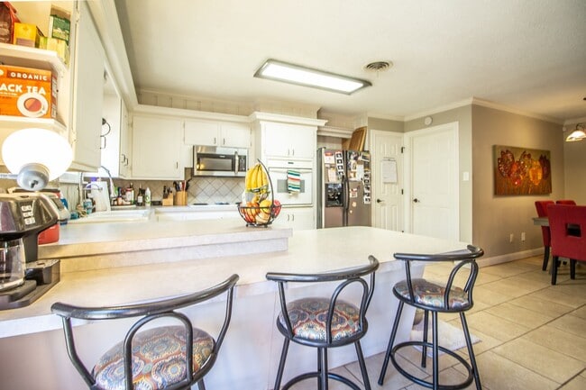 Photo - Great 3 bedroom 2 bathroom house in fantastic Location!