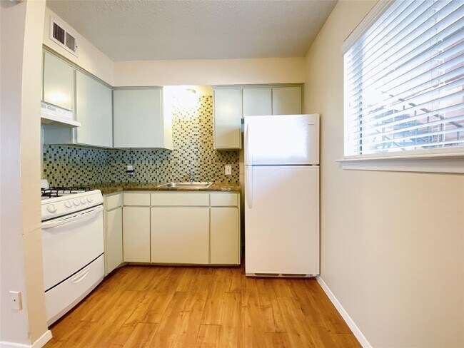 Photo - 2800 Swisher St Unidad 217