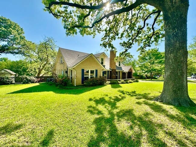 Photo - Spacious 4 Bedroom in the Heart of Tyler! Available Now!
