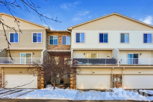 Building Photo - 7010 S Park Dr