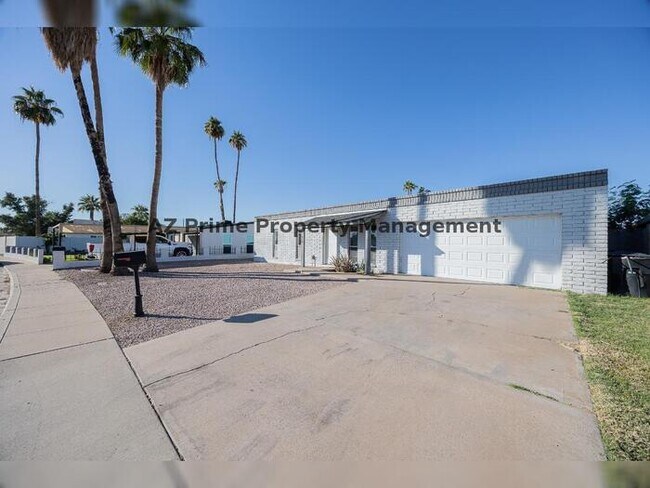 Building Photo - 1838 E Enid Ave