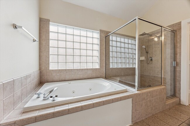 Photo - 9829 Riddlelink Ln