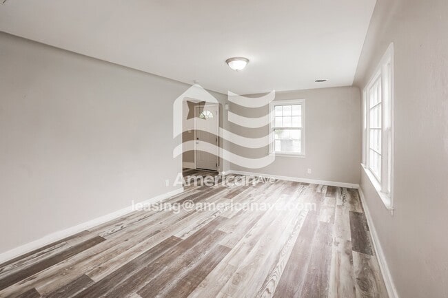 Photo - 5085 Adella St