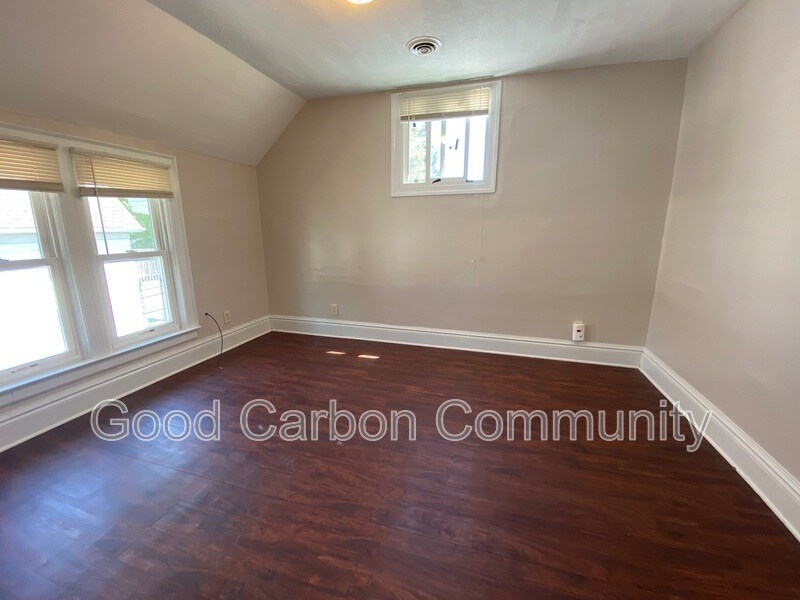 Photo - 331 Schenck St Unit 2