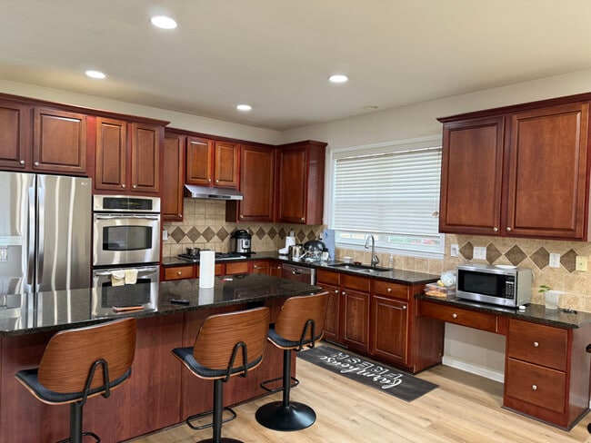 Photo - 830 Pimlicon Pl