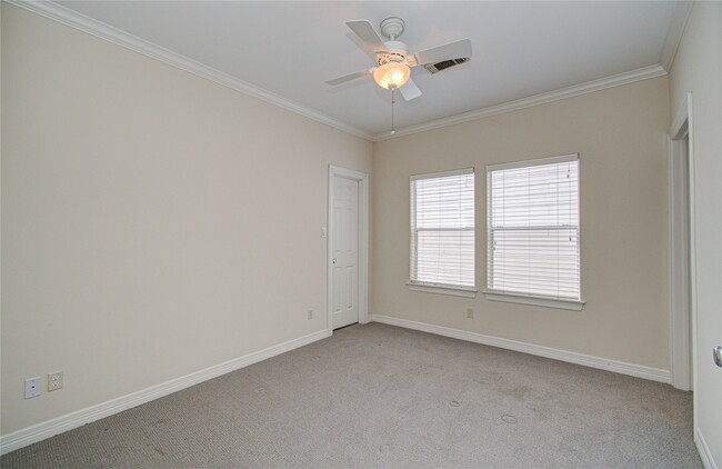 Photo - 501 Leverkuhn St