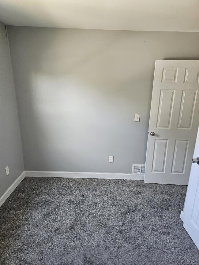 Photo - 5056 Bewick St