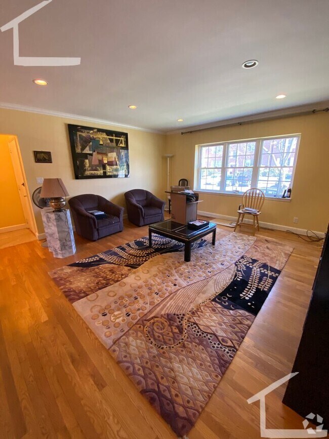 Building Photo - Avl 9/1 Renovated 3BR/2BA in Brigton near ... Rental