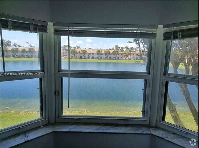 Building Photo - 1270 SE 26th St Unit 205 Rental