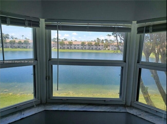 Building Photo - 1270 SE 26th St Unit 205 Rental