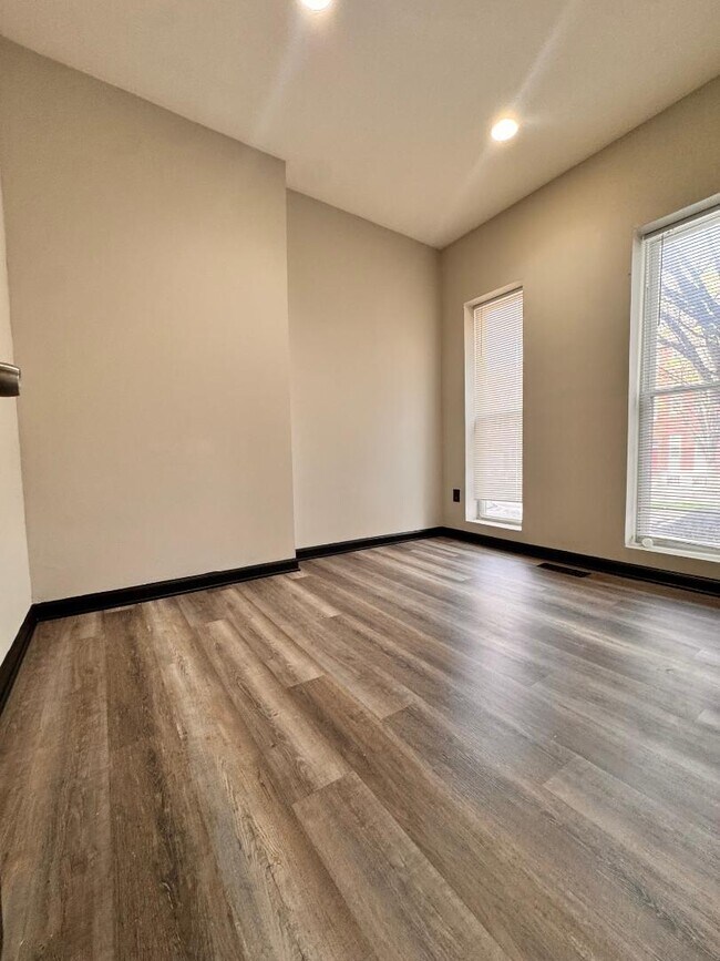 Photo - 1033 N Fulton Ave