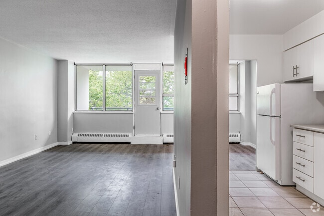 2BR, 1BA - 898SF - Kitchen/Living Room