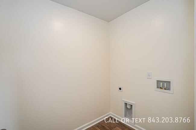 Photo - 472 Cedarview Rd