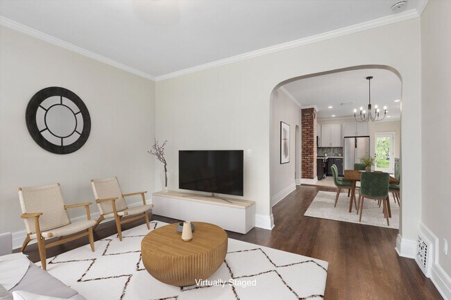 Photo - 719 Gladstone Ave