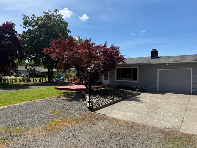 Photo - 406 Hillview Dr