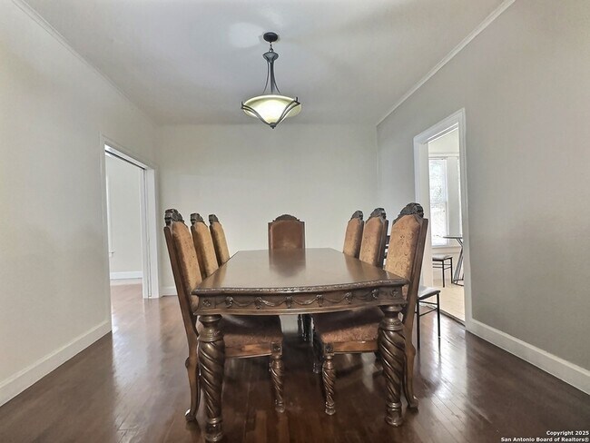 Photo - 119 E Ridgewood Ct