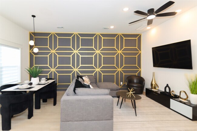 Photo - 4902 Higgins St