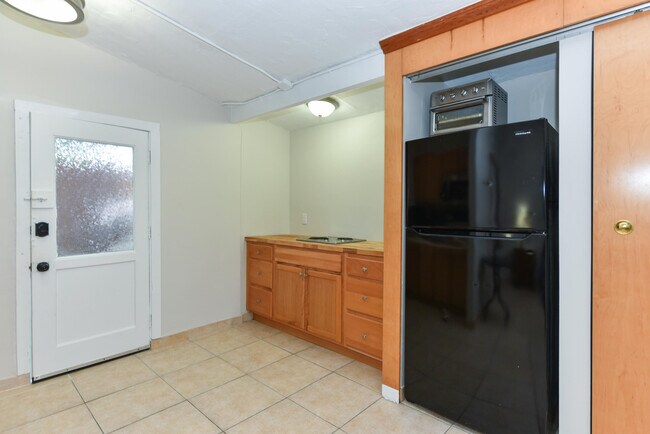 Photo - 17 S L St Unit 4