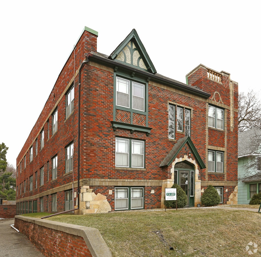 Grand Avenue Apartments - Grand Avenue Apartments