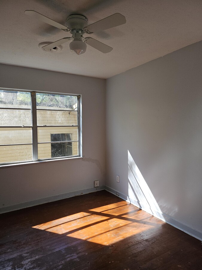 Photo - 1607 Maria Dr House