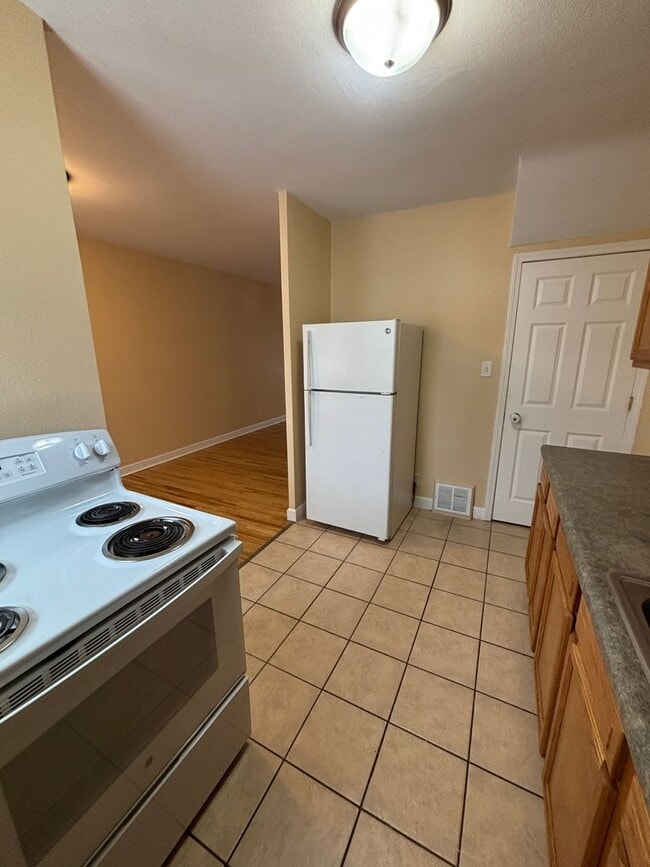 Photo - 2 Bedroom 1 Bathroom Townhouse for Rent!