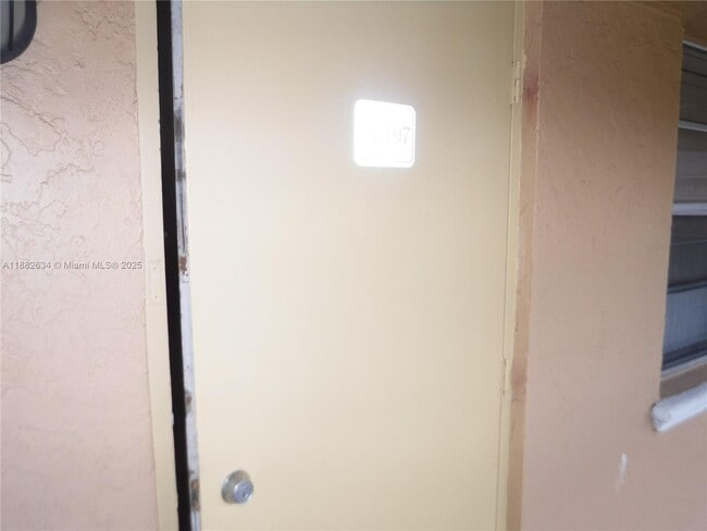 Building Photo - 95 NE 41st St Unit M197 Rental