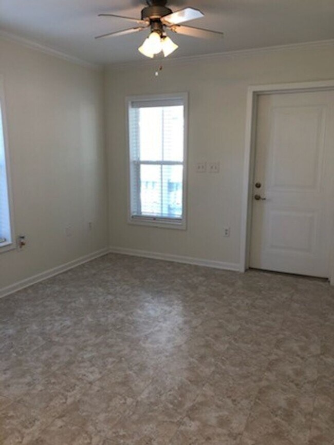 One bedroom cottage close to Downtown Ocea... House House Rental in