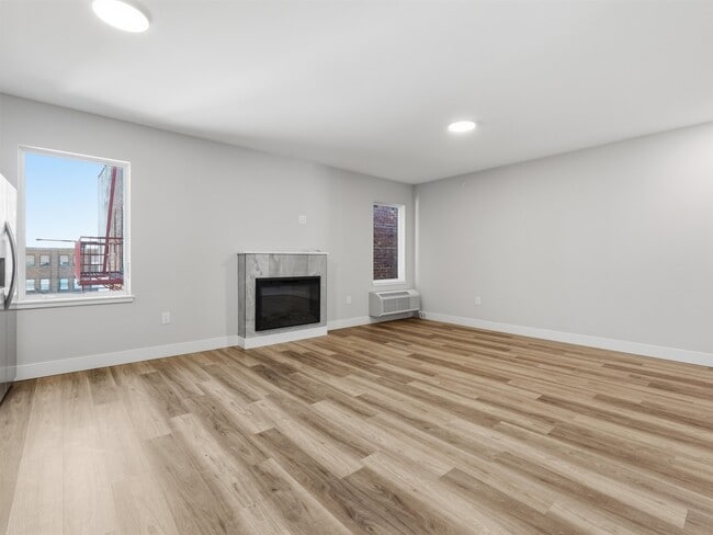 Photo - 304 61st St Unidad 2C