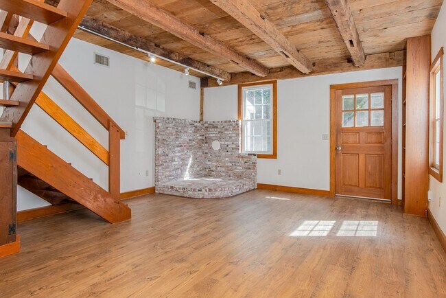 294 Pleasant St