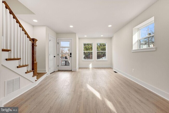 Photo - 113 Clifford Ave