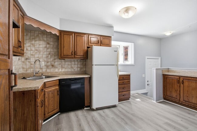 Photo - 1663 Wilson Ave