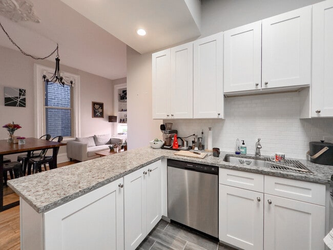 Photo - 2136 N Clifton Ave Unit 2