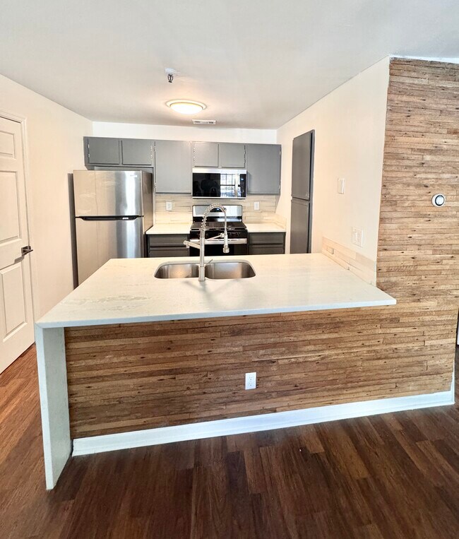 Photo - 2026 River Heights Walk SE