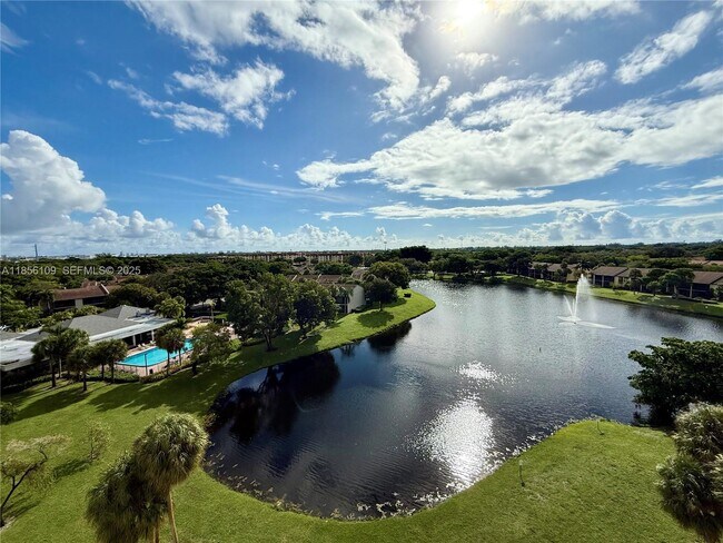 Building Photo - 1266 S Military Trail Unit 586