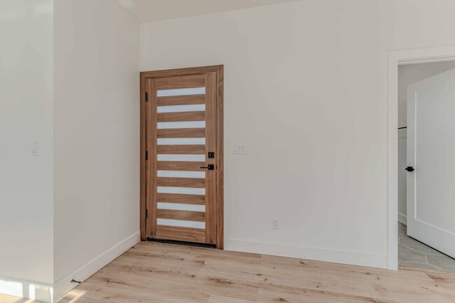 Photo - 5821 View Cir Unidad 5825 View Circle ADU