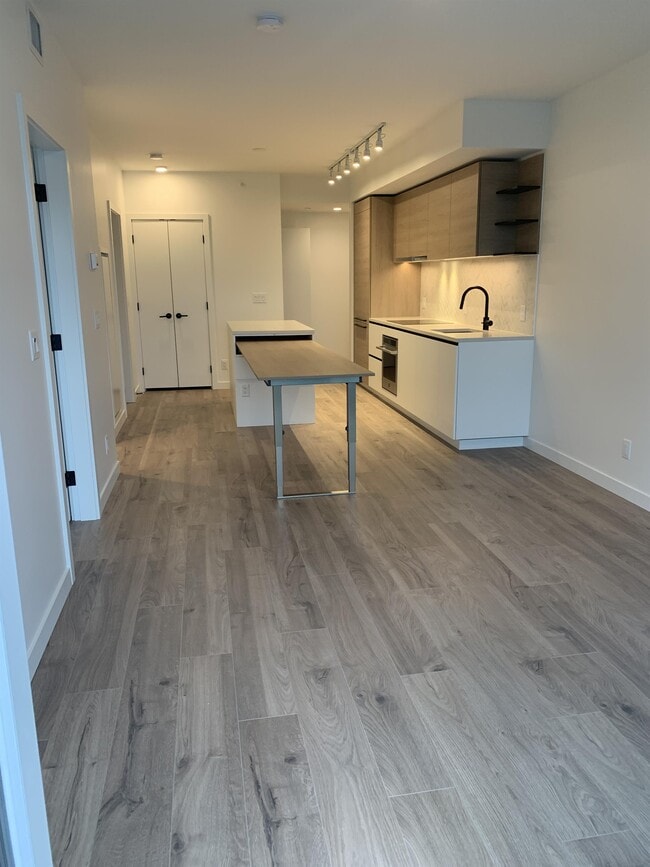 Photo - 13428 105 Ave